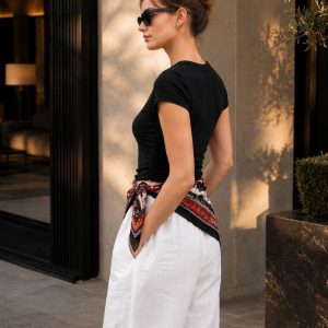 siyah crop tişört günlük kombin kadın model